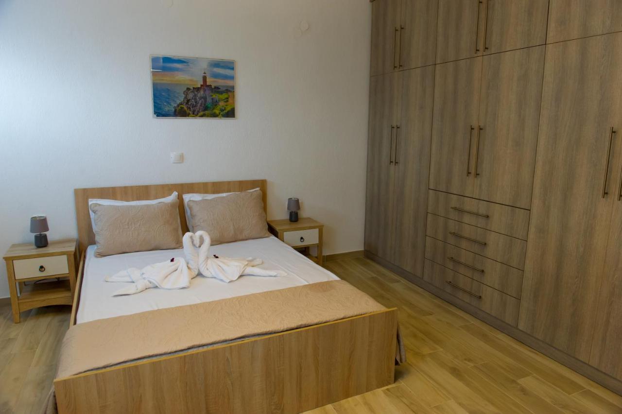 To Petrino Holidays House Metagkitsi Buitenkant foto
