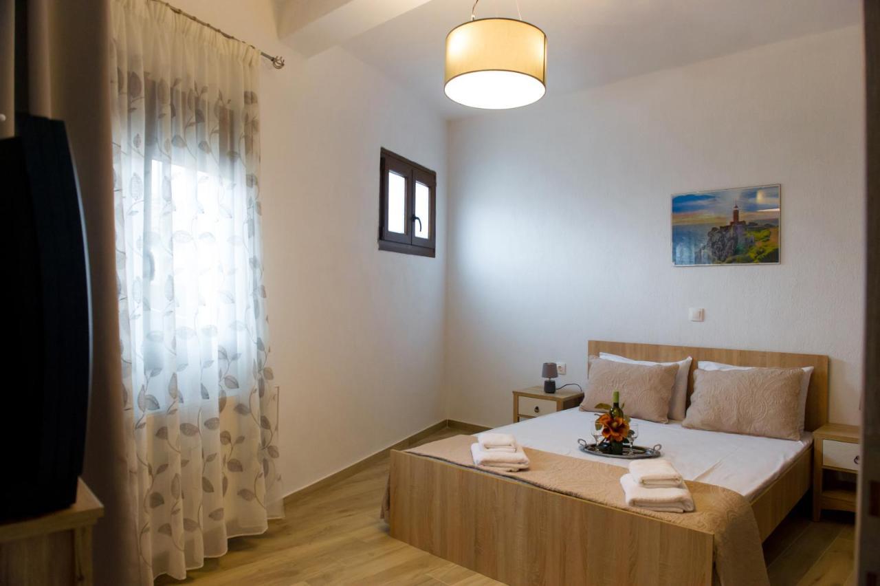 To Petrino Holidays House Metagkitsi Buitenkant foto